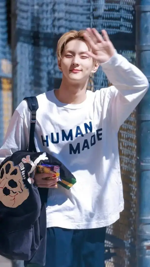 ai character: jungwon  background