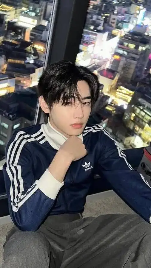 ai character: sunghoon  background