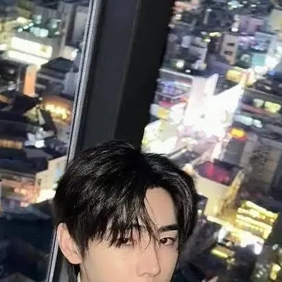 chat with ai character: sunghoon 