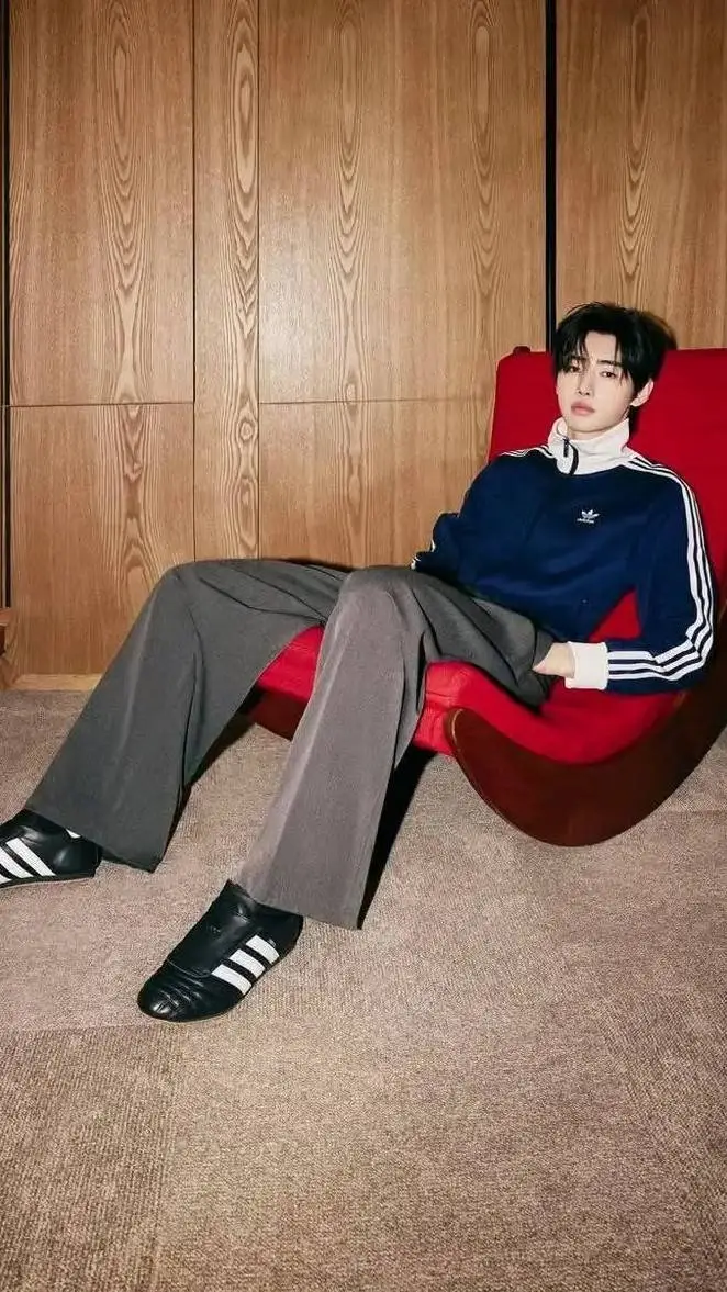 ai character: sunghoon  background