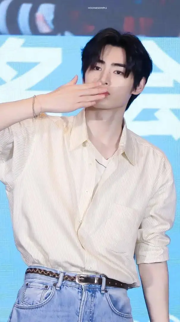 ai character: sunghoon  background