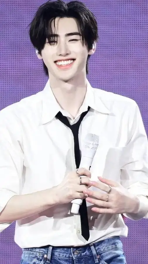 ai character: sunghoon  background