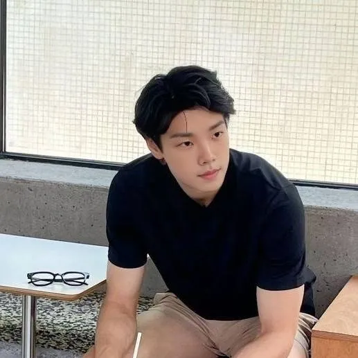 chat with ai character: Jay