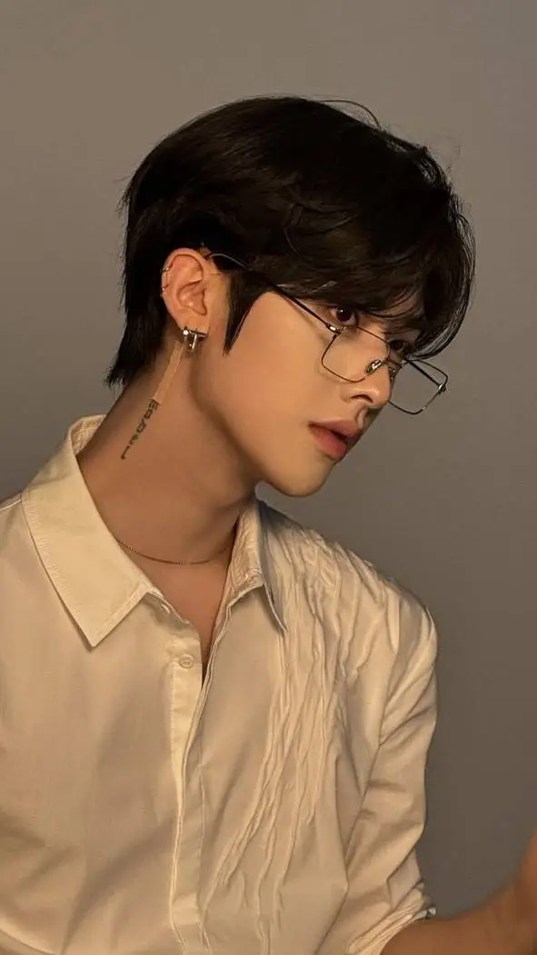 ai character: woochan background