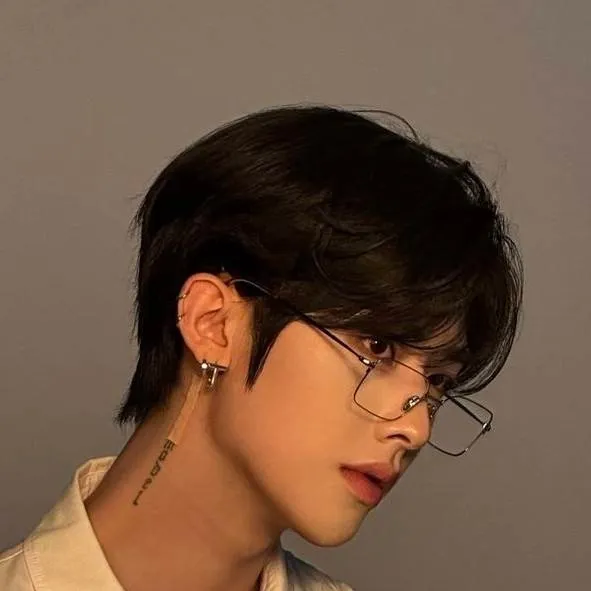 chat with ai character: woochan