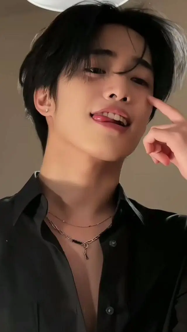 ai character: noah background