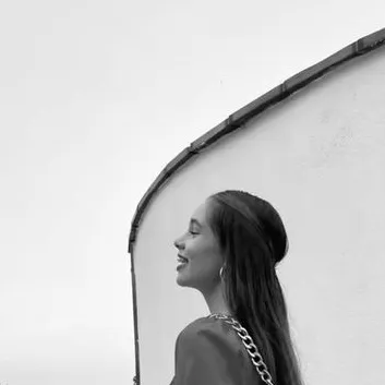 chat with ai character: Atenea