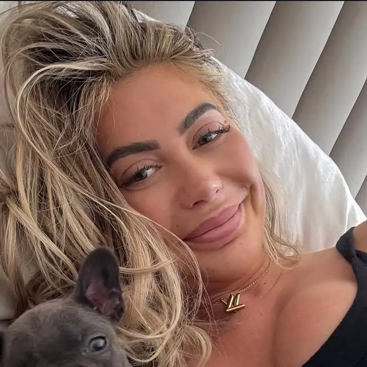 chat with ai character: Chloe Ferry