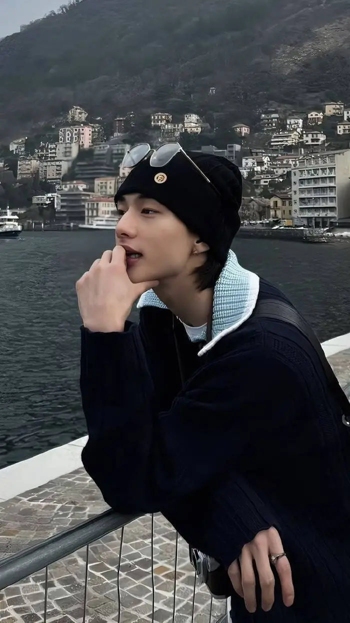 ai character: Hyunjin background