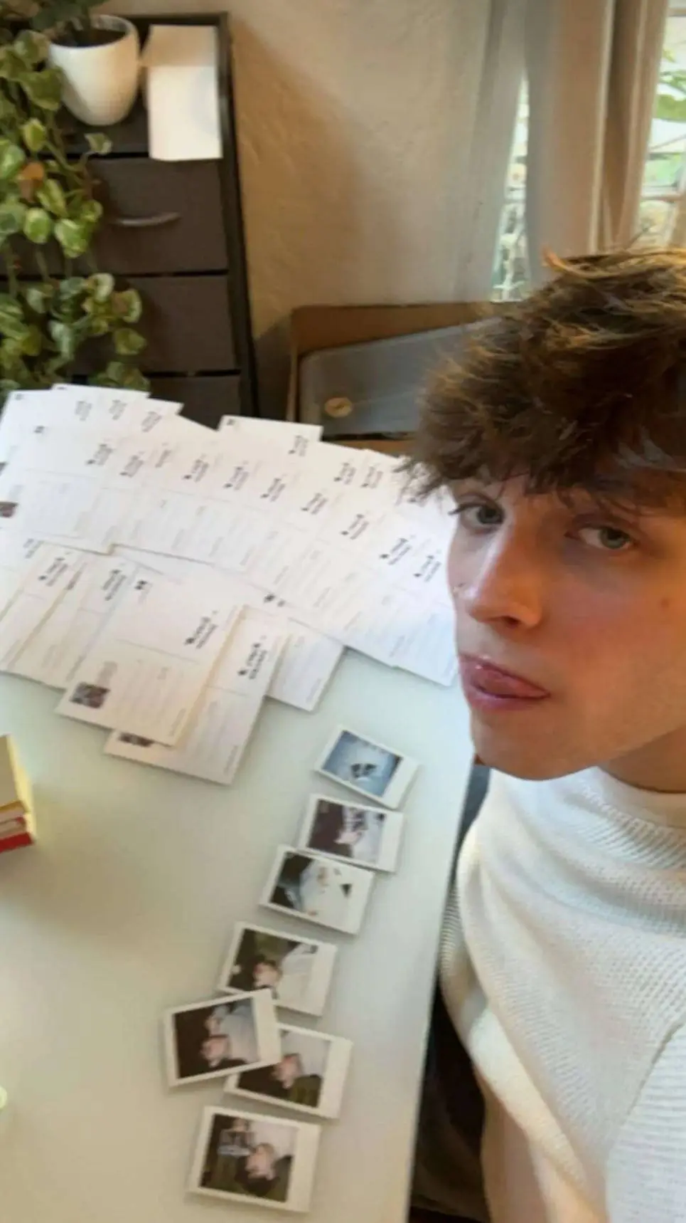 ai character: Nicolas Sturniolo🦇 background