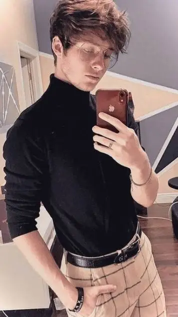 ai character: Sam golbach  background