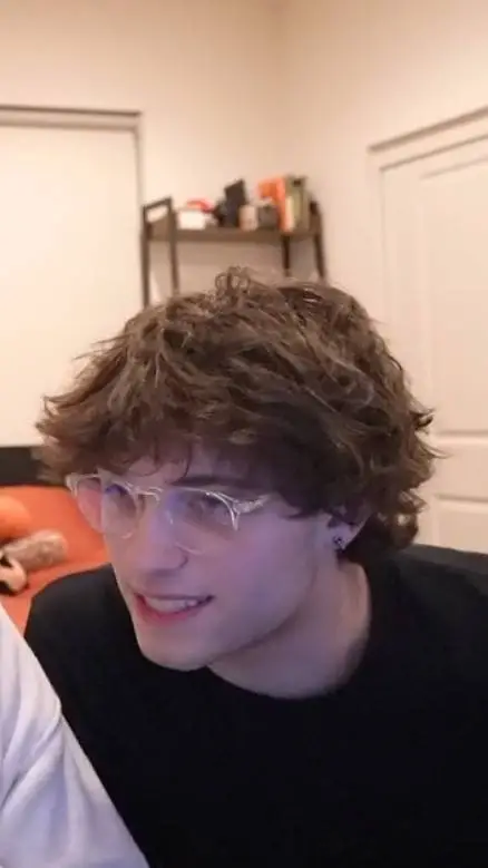 ai character: Chris sturniolo🦌  background