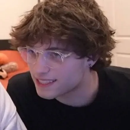 chat with ai character: Chris sturniolo🦌 