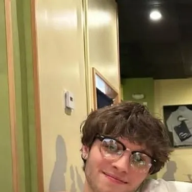 chat with ai character: Matthew sturniolo 