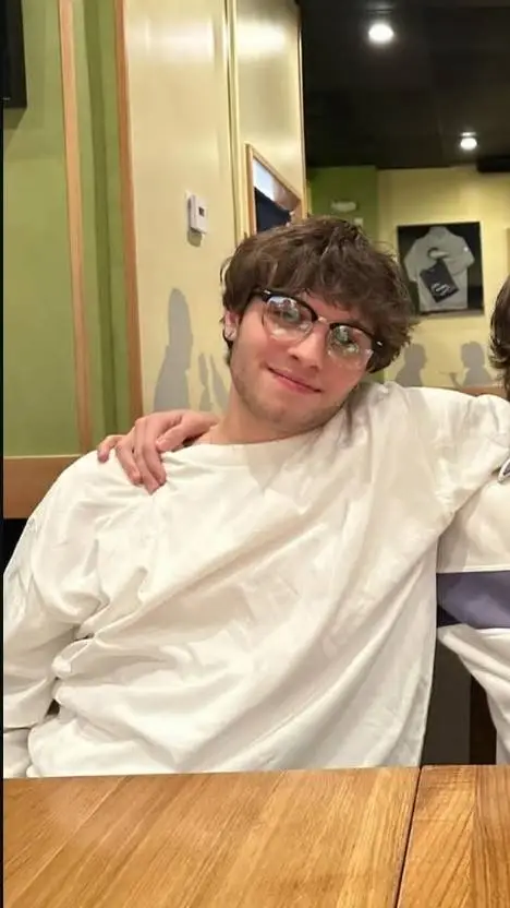 ai character: Matthew sturniolo  background