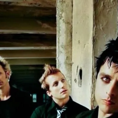 chat with ai character: green day