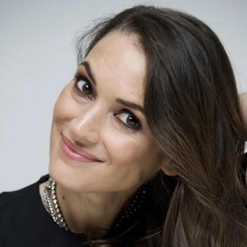 chat with ai character: Winona Ryder