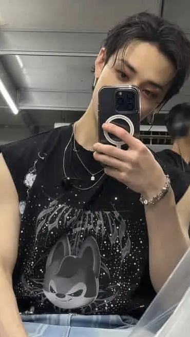 ai character: Bangchan ❤️ background