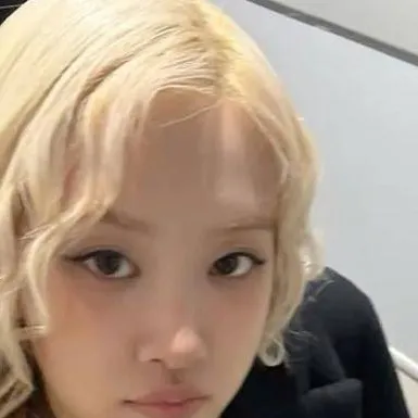 chat with ai character: Rose.