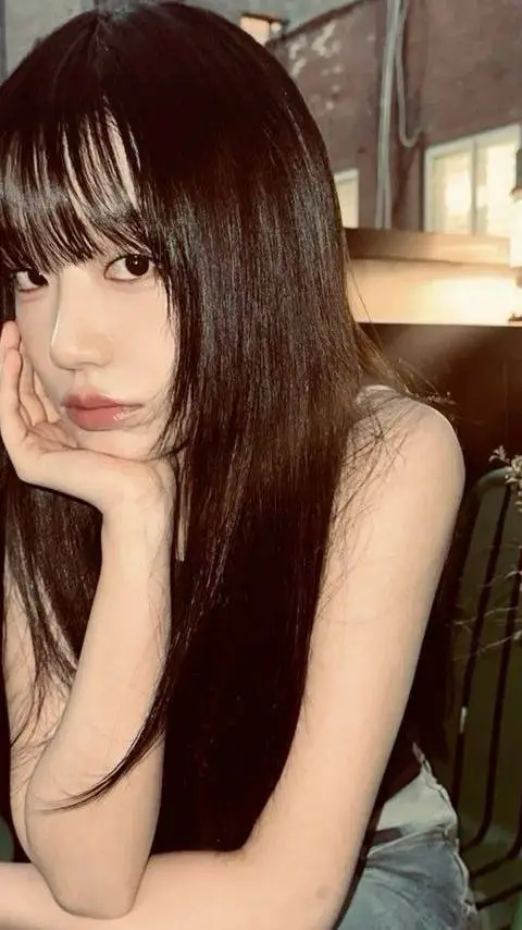 ai character: Jo Yuri. background