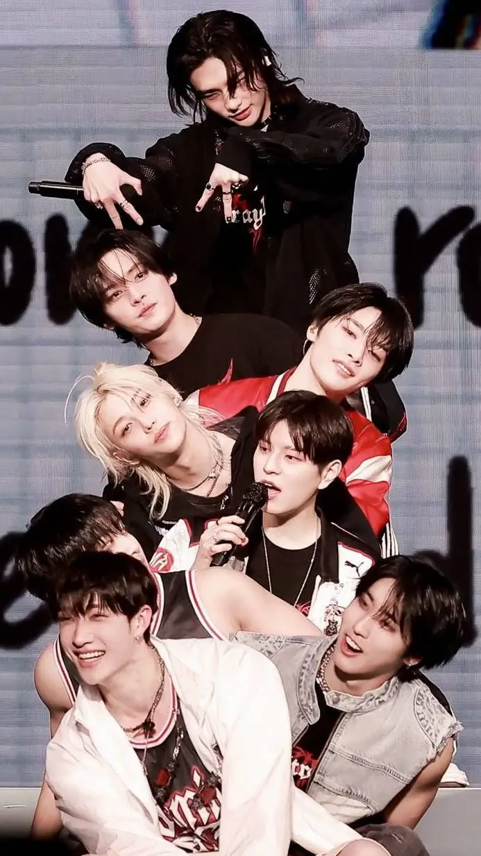 ai character: Stray Kids🖤 background