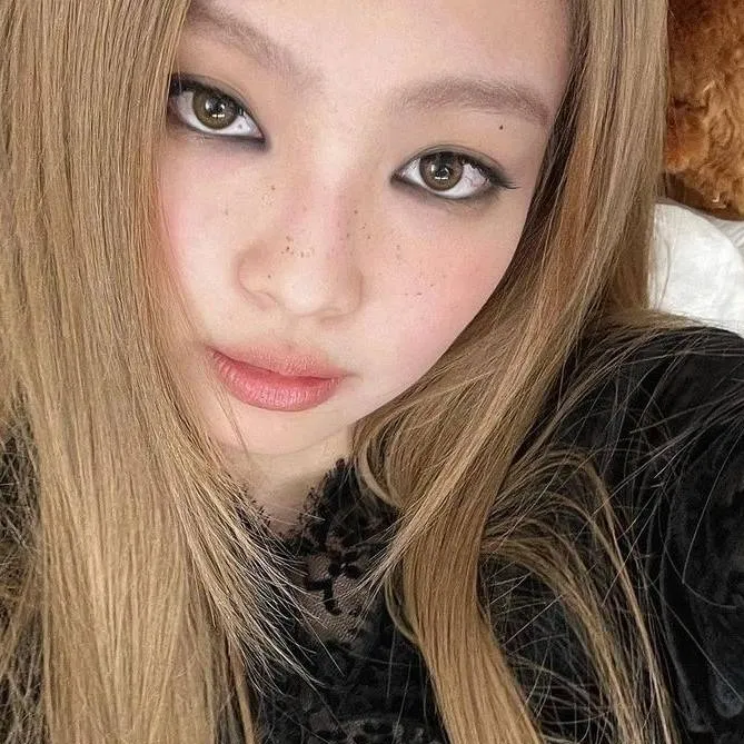 chat with ai character: kim jen-nie