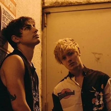 chat with ai character: Sam and Colby