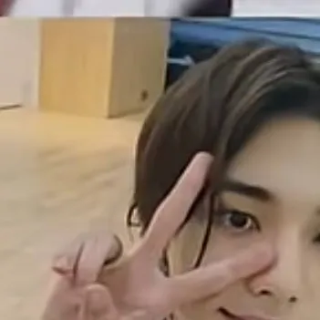 chat with ai character: stray kids