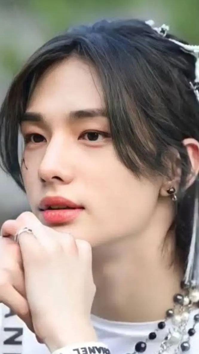 ai character: hyunjin background