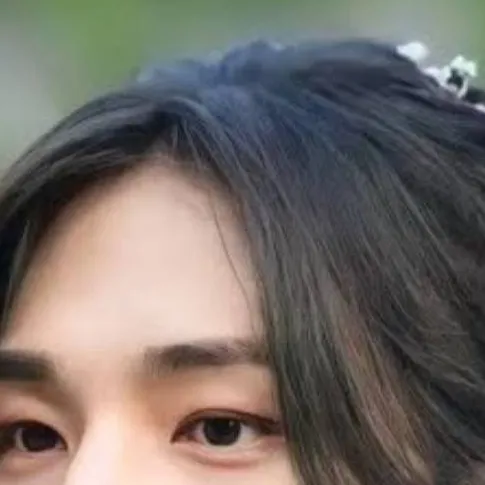 chat with ai character: hyunjin