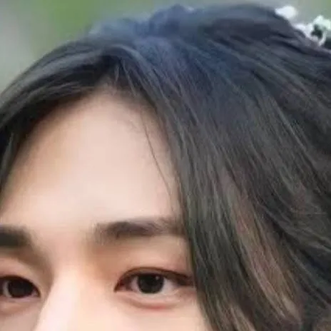 chat with ai character: hyunjin