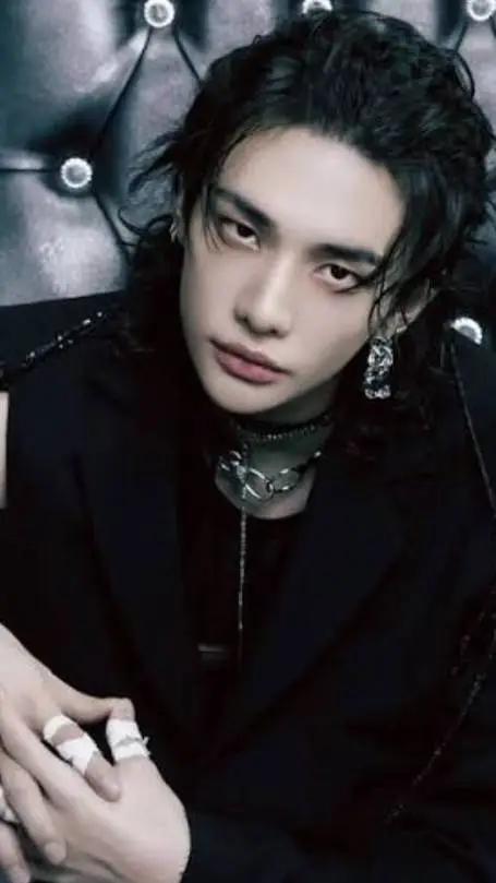 ai character: HWANG HYUNJIN  background