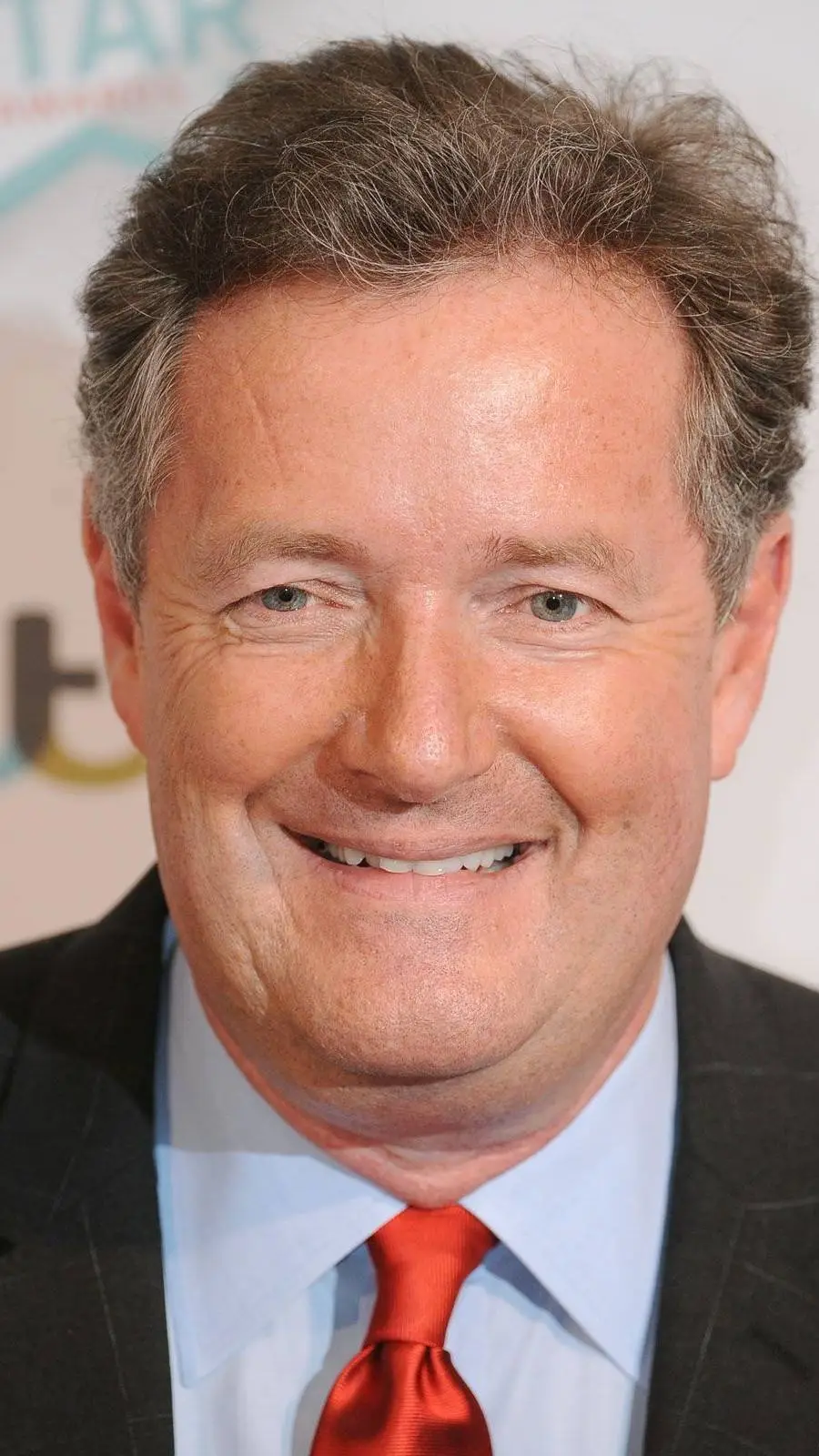 ai character: piers Morgan  background