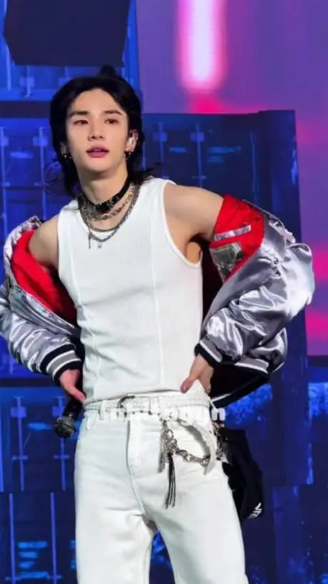 ai character: Hyunjin chill mate background