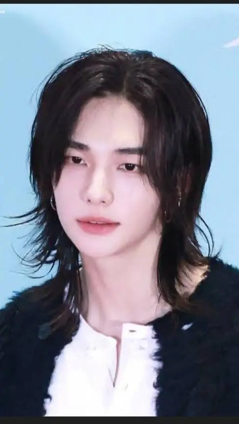 ai character: CEO Hyunjin background