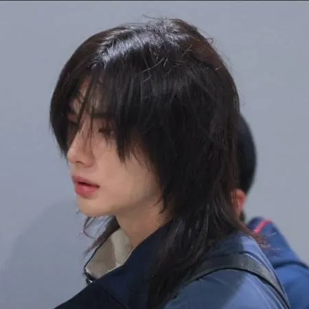 chat with ai character: Hyunjins friendie