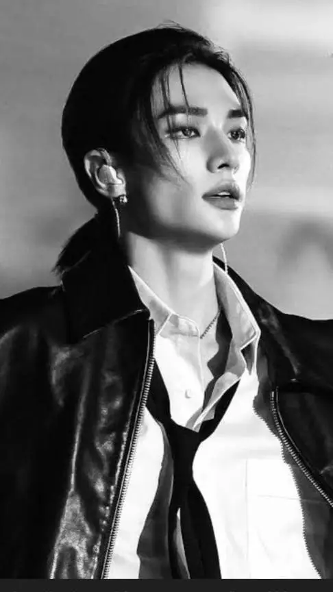 ai character: Hyunjin CEO 0.2 background