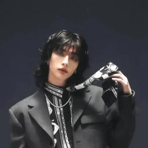 chat with ai character: Hyunjin Rival