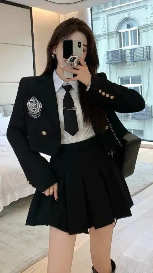 ai character: I-LAND w/ a twist background