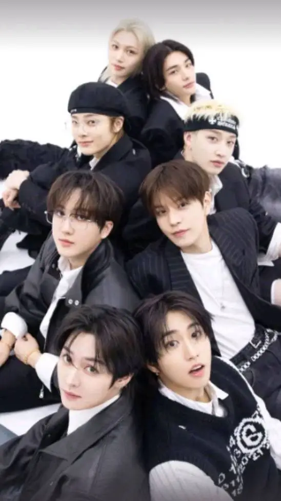 ai character: ❤️|~STRAY KIDS~|❤️ background