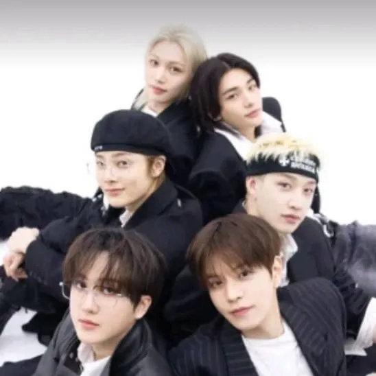 chat with ai character: ❤️|~STRAY KIDS~|❤️