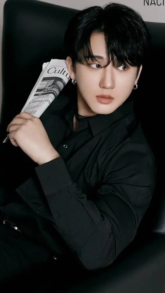 ai character: 𓆩Seo Changbin  background