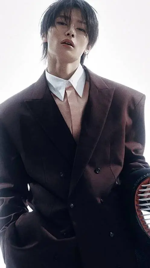 ai character: 𓆩Yang Jeongin background