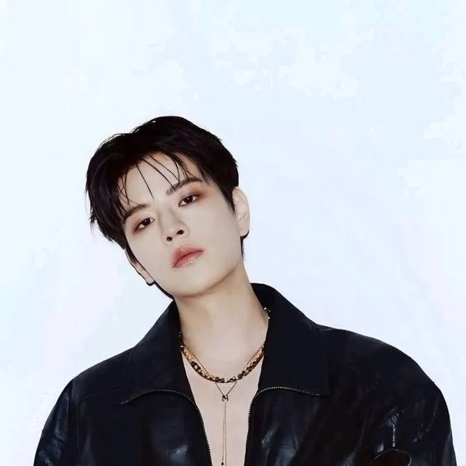chat with ai character: 𓆩Kim Seungmin