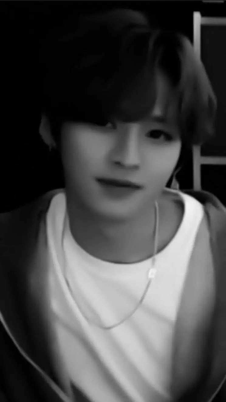 ai character: ~•ℳиℋ𝓍ℴ•~ background