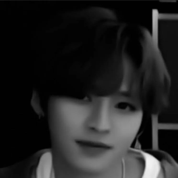 chat with ai character: ~•ℳиℋ𝓍ℴ•~