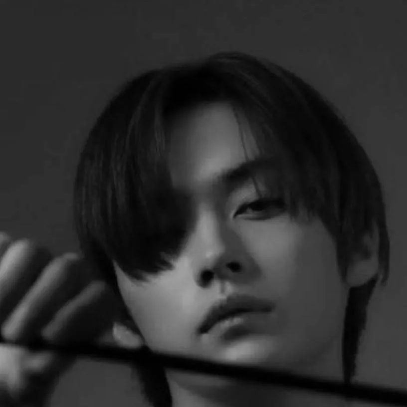 chat with ai character: \*"ℳиℋ𝓍ℴ"*/