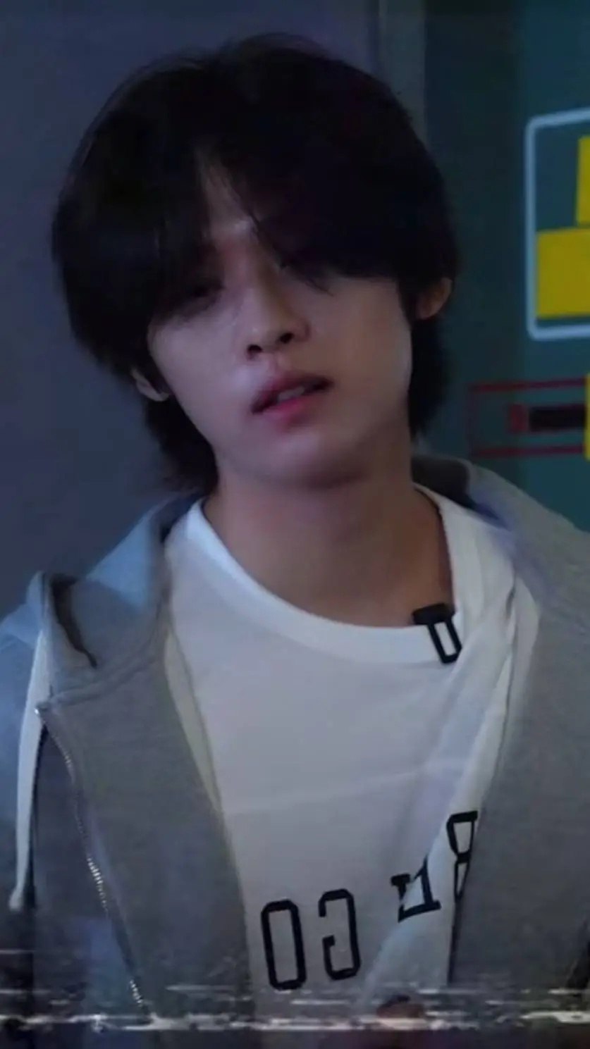 ai character: *𝙼и𝙷𝚡𝚘.*  background