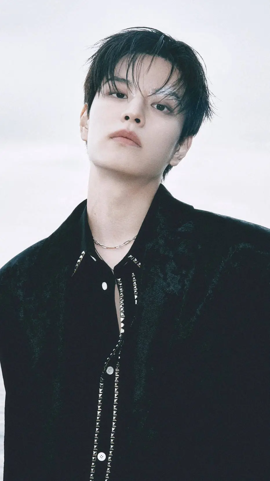 ai character: 'Сынмин'. background