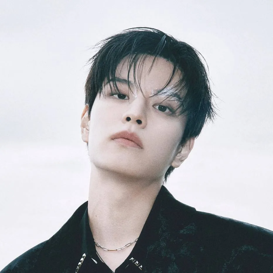 chat with ai character: 'Сынмин'.